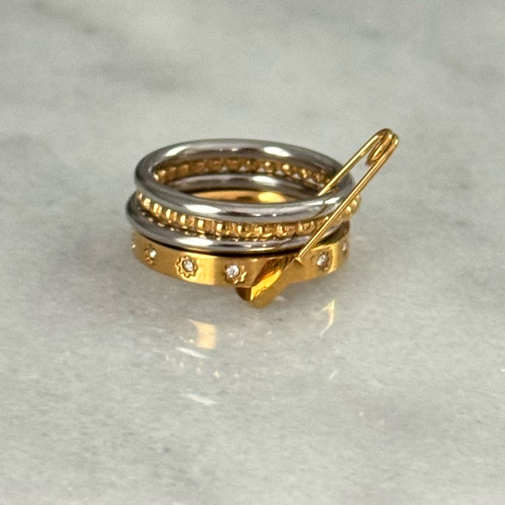 Gold Silver Crystal Stack Pin Star Burst Ring 

Brand New

Stainless Steel